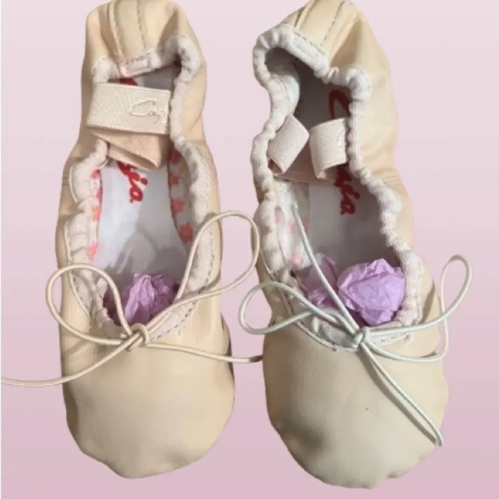 NWT Capezio Pink Dance Slippers Soft Sole